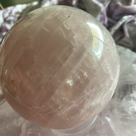 Lavender Rose Quartz Sphere 💕 - Picture 4 of 4